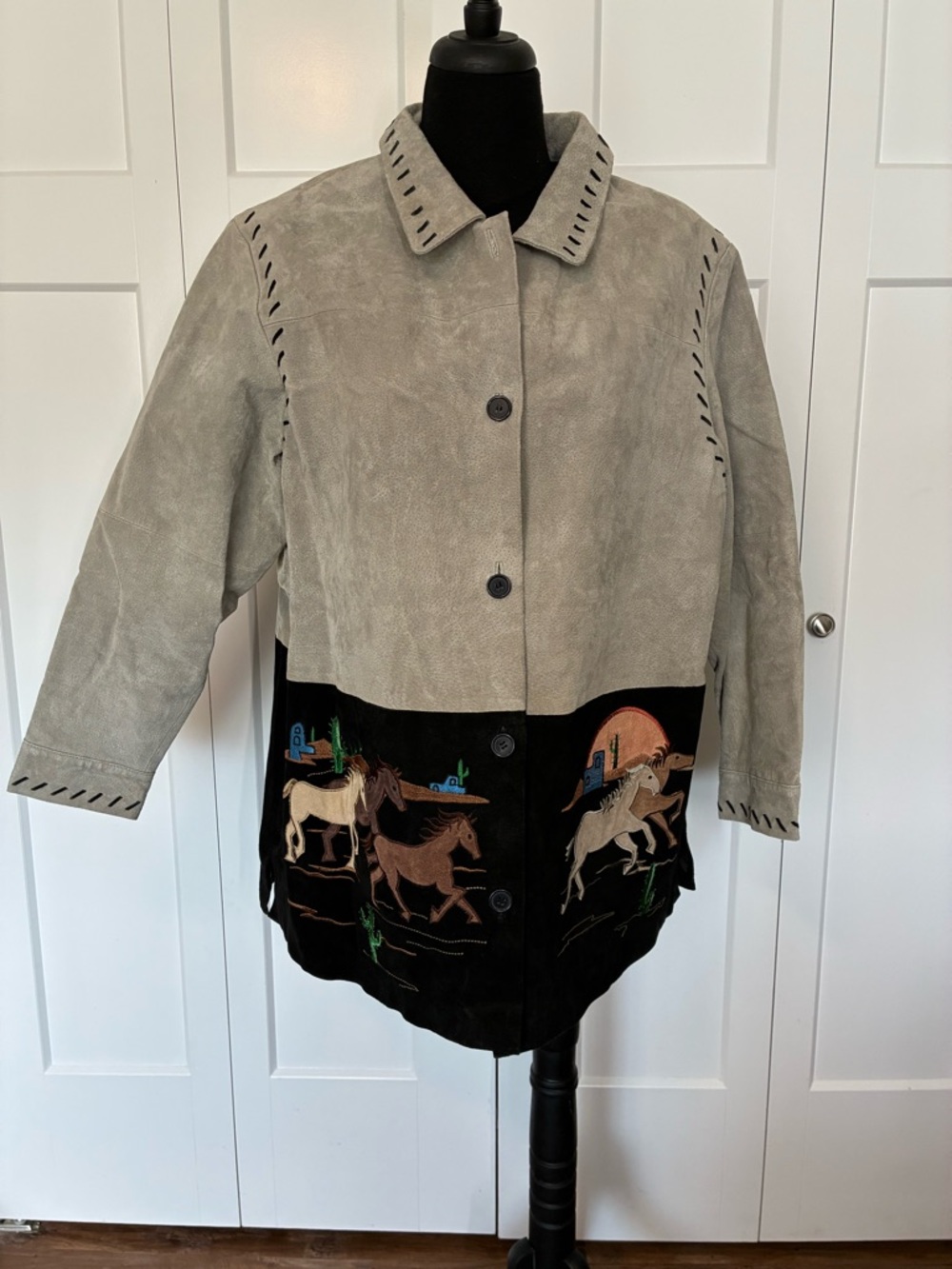 Leather Shacket Women’s 1X Two-Tone Suede Embroidered Horse Jacket Gray Black